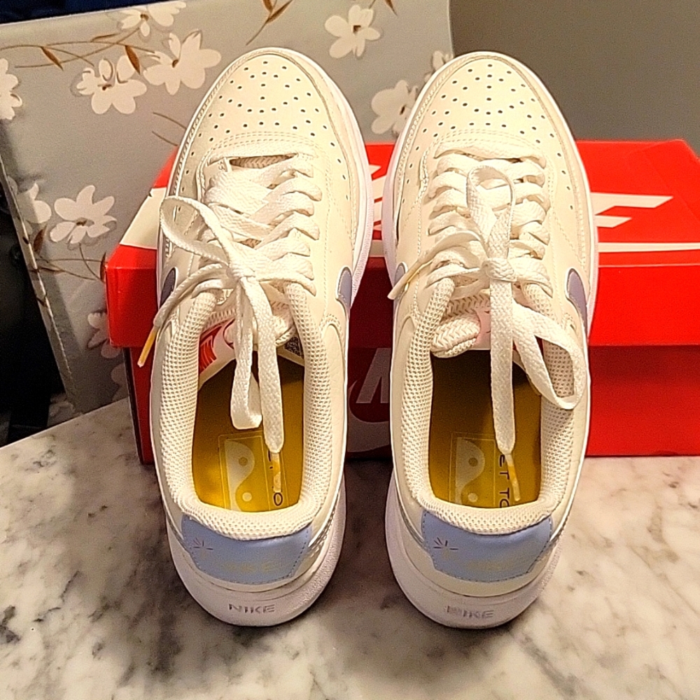 NEW Nike Air Force Sneakers, size 9